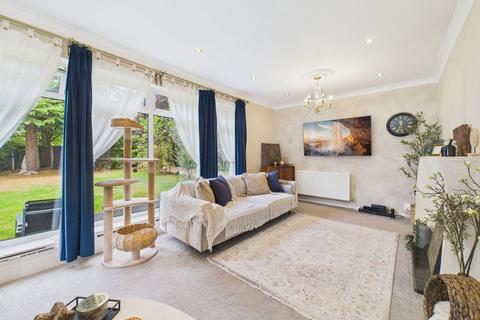 4 bedroom detached house for sale, Belleville Drive, Leicester LE2