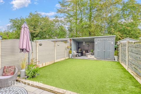 4 bedroom townhouse for sale, George Street, Hurstead, Rochdale OL16 2RR