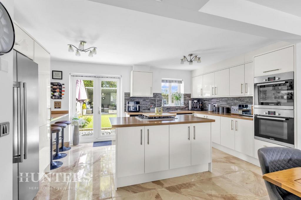 Open plan dining kitchen and living