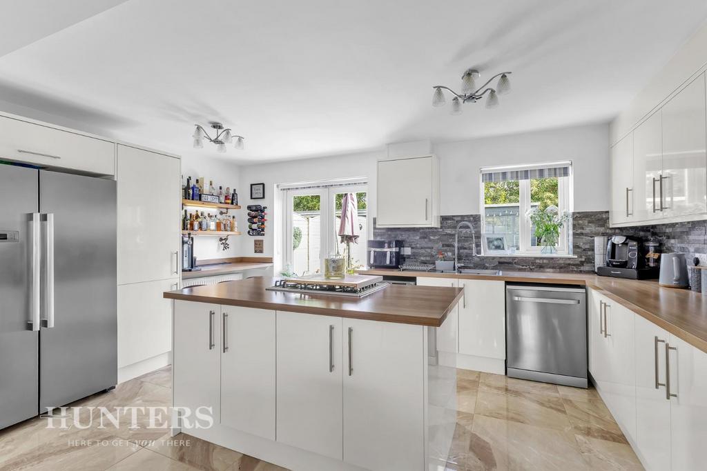 Open plan dining kitchen and living