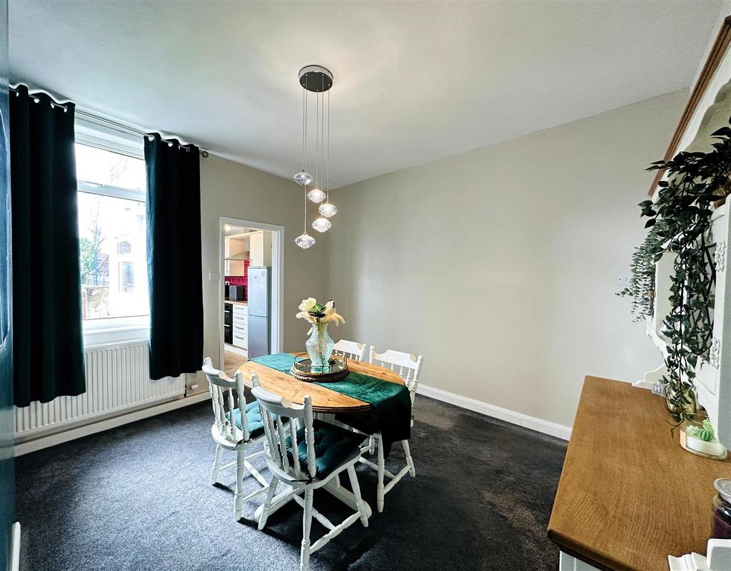 Dining room 1.jpg