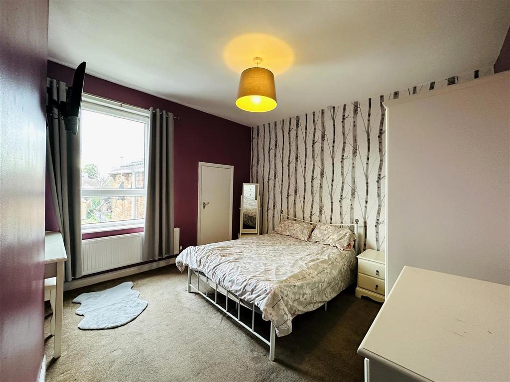 Bed2.jpg
