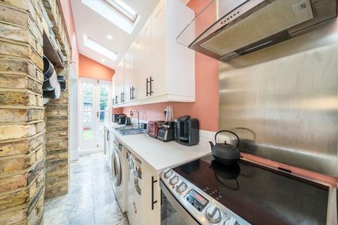 3 bedroom flat for sale, Ribblesdale Road, London SW16