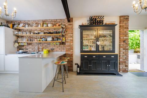 undefined, Tenby SA70