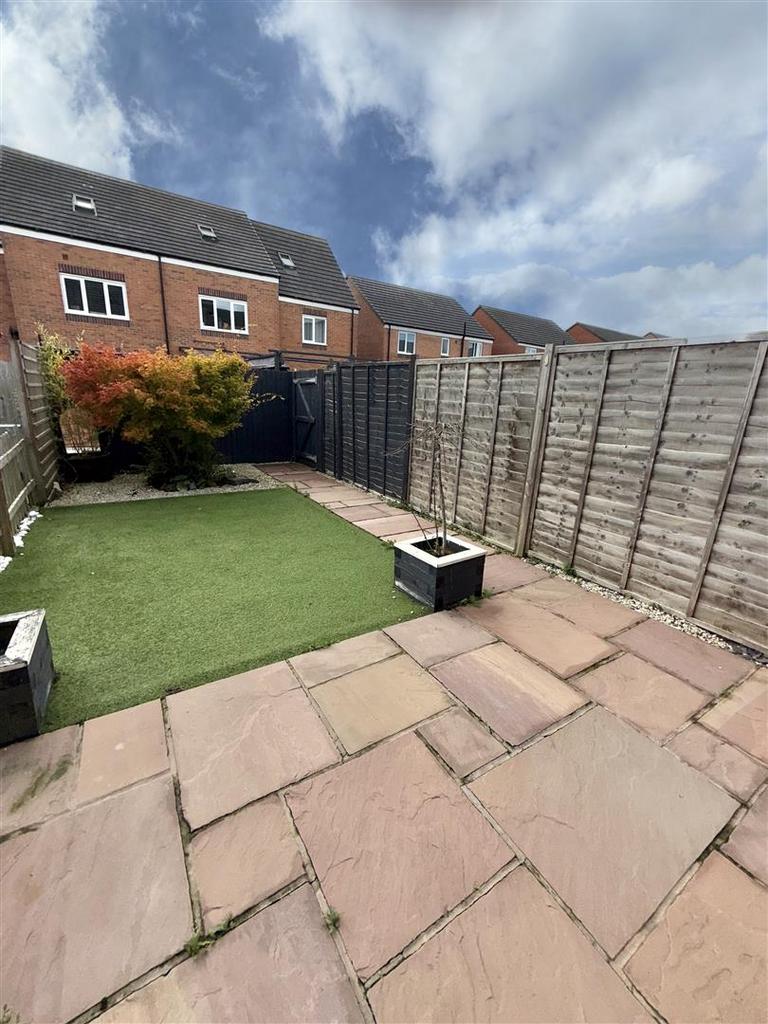 IMG 5159 - rear garden.jpg