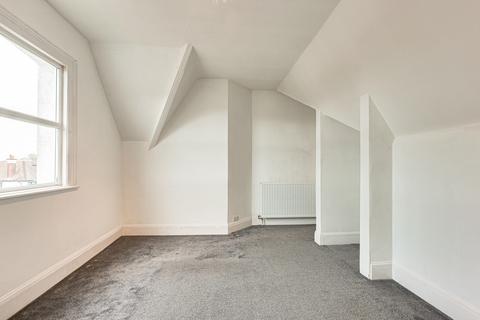 2 bedroom flat for sale, Kings Road, Westcliff On Sea, SS0
