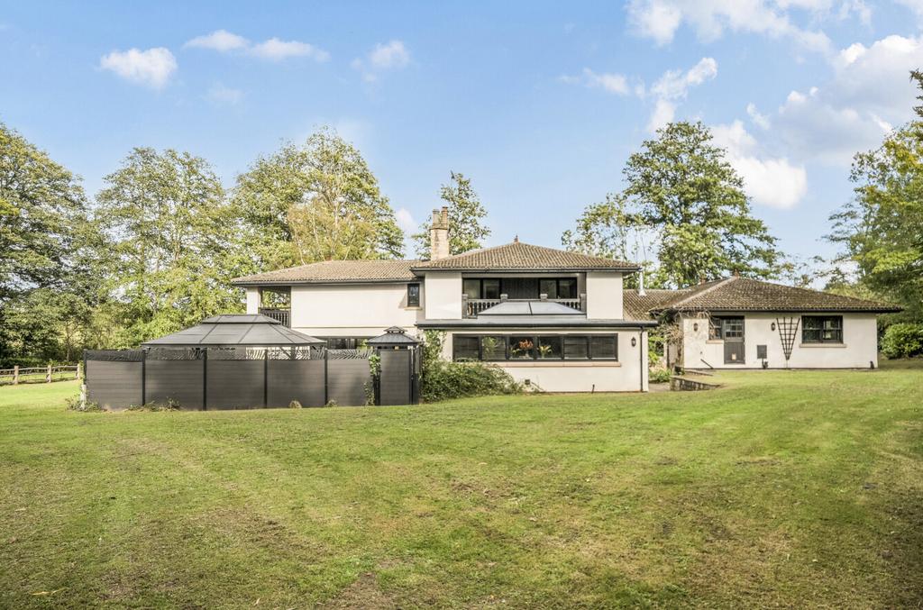 1348263-7-68c8469...