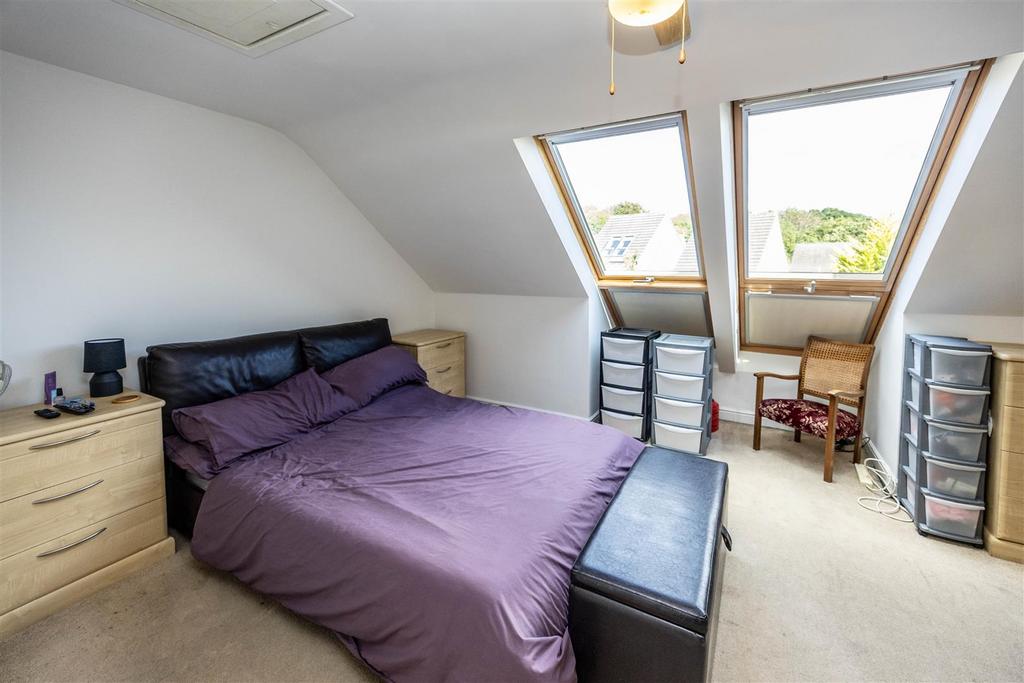 22 LHRHudds-080925-2.jpg
