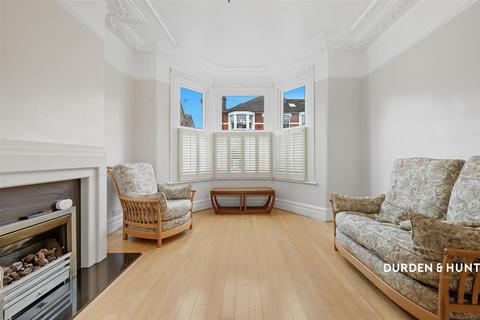 4 bedroom terraced house for sale, Dover Road, London E12
