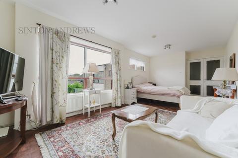 undefined, Frobisher Court, Cleveland Road, Ealing, W13