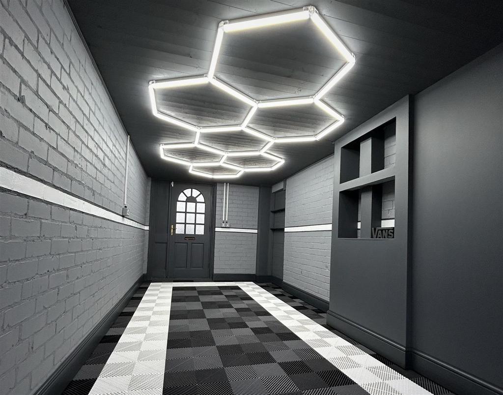 GARAGE.jpg
