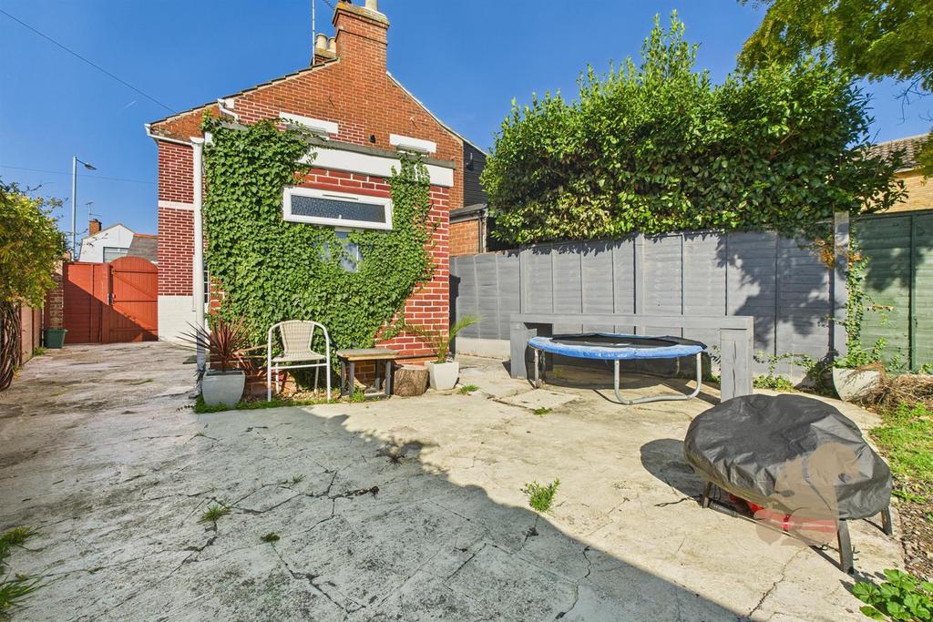 CAM03877 G0-PR0258-STILL012.jpg