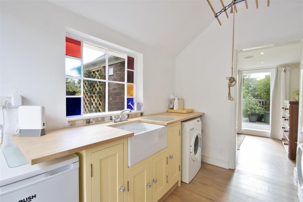 Studio Laundry Room