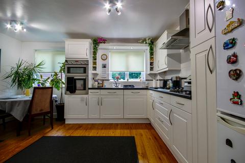 8 Blacksmith Close, Oakdale, Blackwood, NP12 0BG