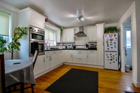 8 Blacksmith Close, Oakdale, Blackwood, NP12 0BG