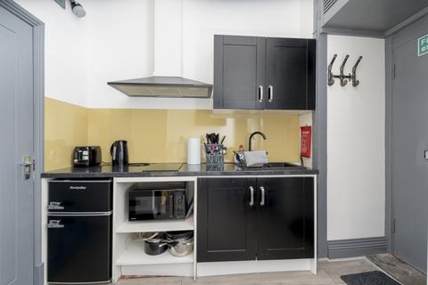 undefined, 13 West Newington Place, Edinburgh, EH9 1QU