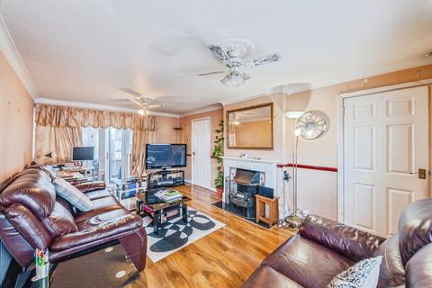 undefined, Maynard Close, Erith DA8