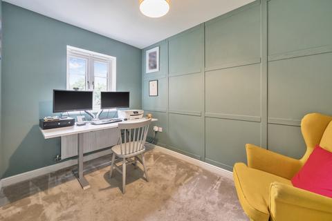16 Cartmel Close, Towcester, NN12 6UA