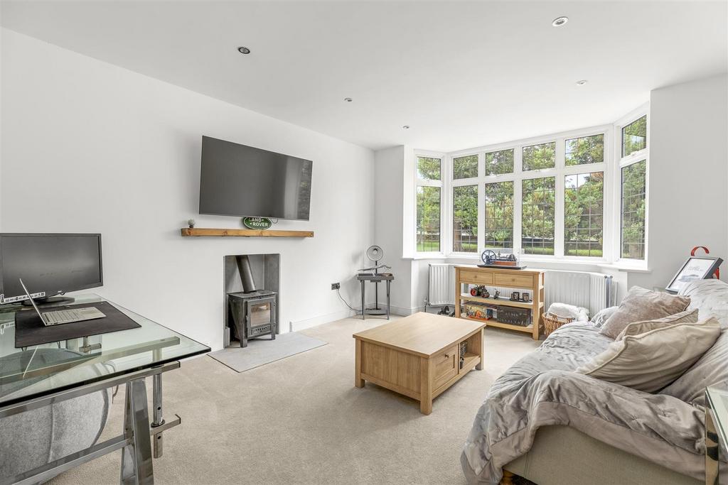 87 Hamilton Road, HP13 5 BQ-8.jpg