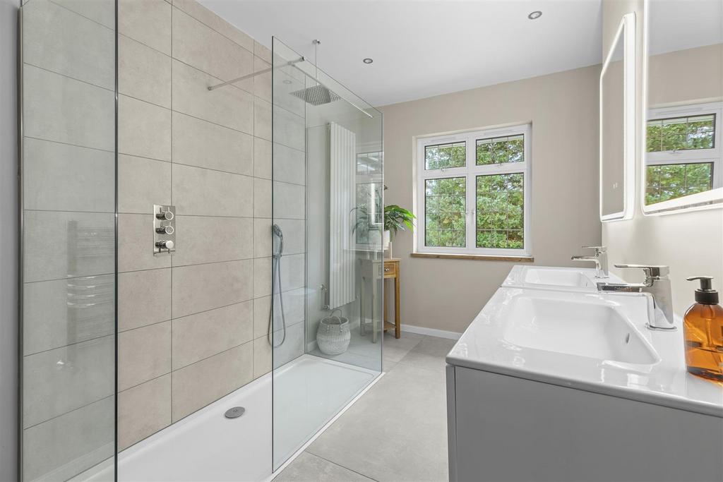 87 Hamilton Road, HP13 5 BQ-1.jpg