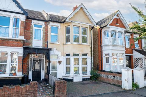2 bedroom flat for sale, Boscombe Road, Southend On Sea, SS2
