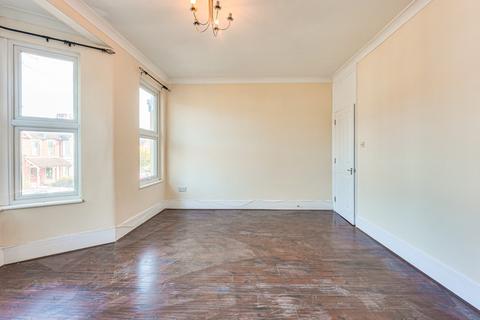 2 bedroom flat for sale, Boscombe Road, Southend On Sea, SS2