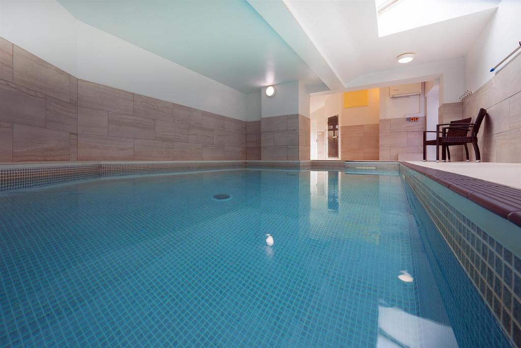 Walnut-poolsteamroom.jpg