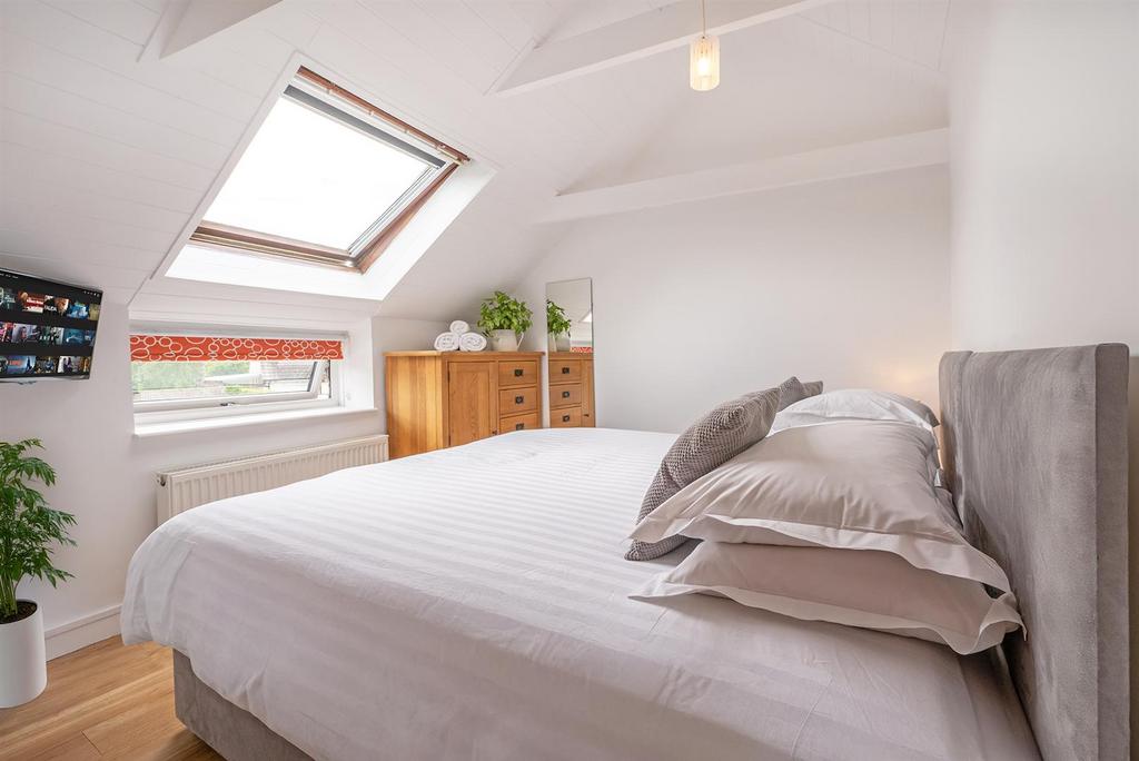 Walnut-Bed2.jpg