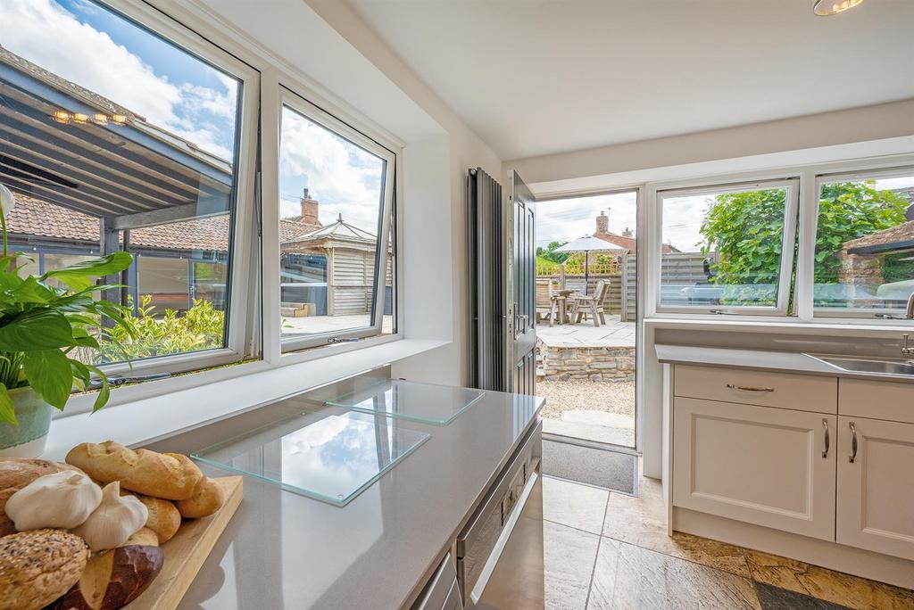 Walnut-kitchennpatio.jpg