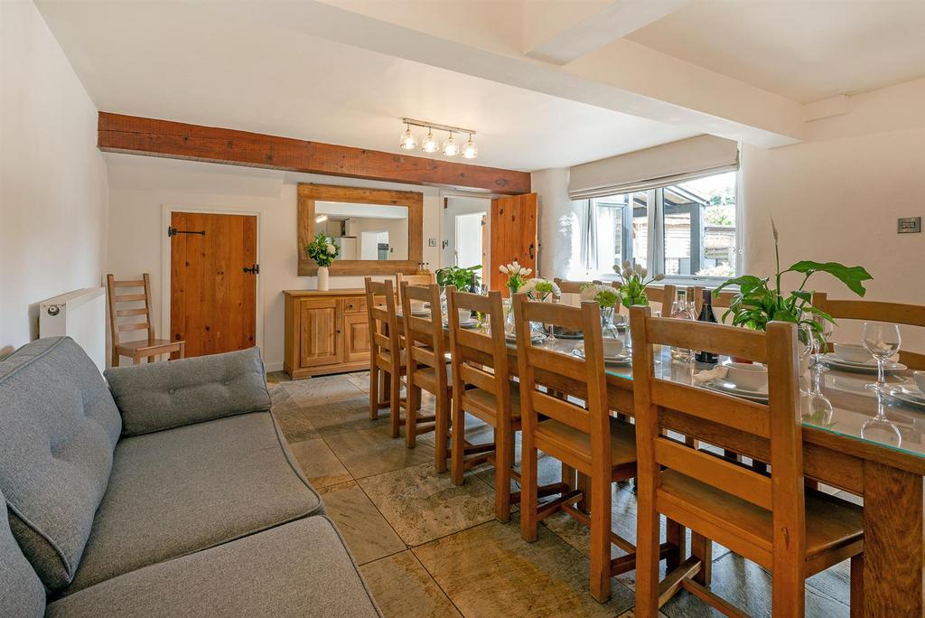 Walnut-diningnpatio.jpg