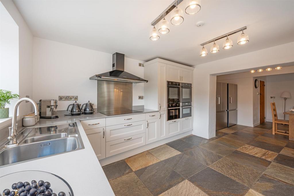 Walnut-kitchen FF.jpg