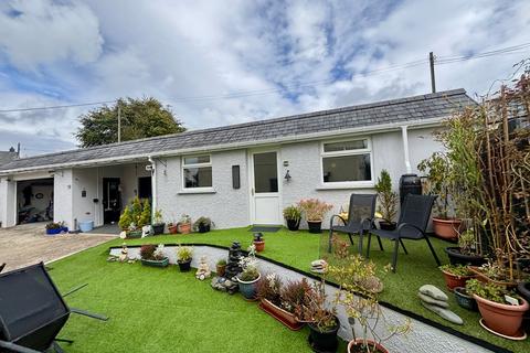 undefined, Cwrtnewydd, Llanybydder, SA40
