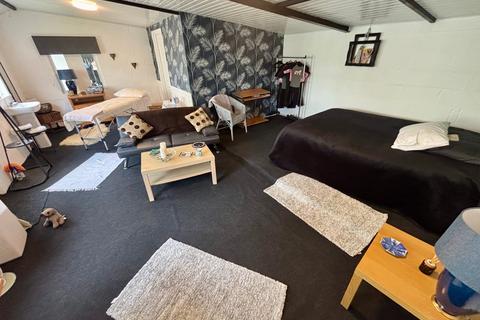 undefined, Cwrtnewydd, Llanybydder, SA40