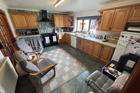 undefined, Cwrtnewydd, Llanybydder, SA40