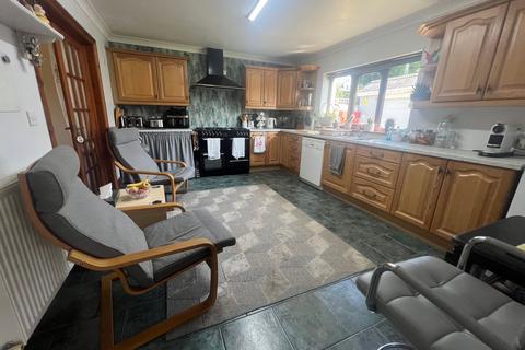 4 bedroom detached house for sale, Cwrtnewydd, Llanybydder, SA40