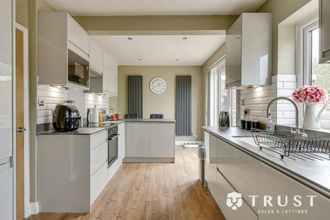 4 bedroom detached house for sale, Headlands Close, Liversedge, WF15