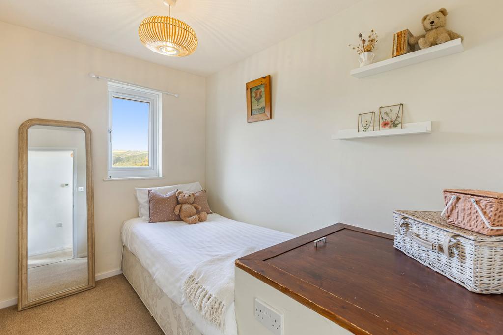 22 Bedroom 69 Hermitage Road Dartmouth - 250911