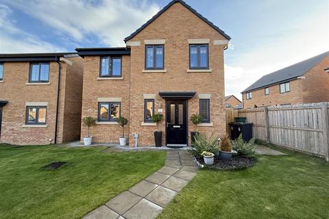 3 bedroom detached house for sale, Pondside Close, Hurworth, DL2 2NN