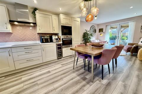 3 bedroom detached house for sale, Pondside Close, Hurworth, DL2 2NN