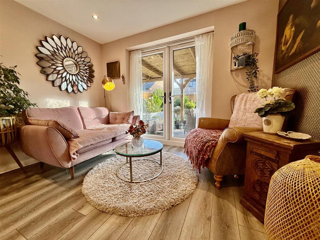 KITCHEN &amp; DINING ROOM