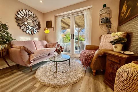 3 bedroom detached house for sale, Pondside Close, Hurworth, DL2 2NN