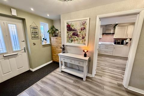 3 bedroom detached house for sale, Pondside Close, Hurworth, DL2 2NN