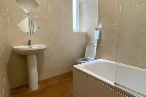 1 bedroom apartment to rent, MODERN 1 BEDROOM FLAT town centre