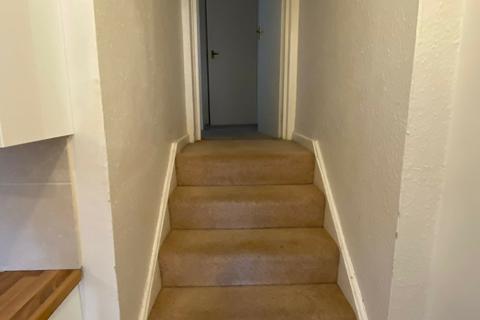 1 bedroom apartment to rent, MODERN 1 BEDROOM FLAT town centre