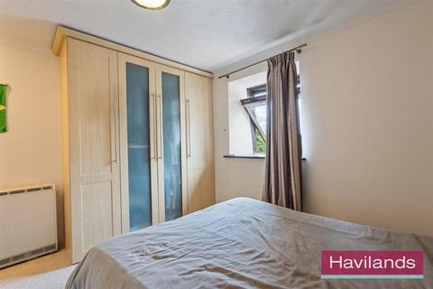 21 Woodridge Close, Enfield, EN2 8HJ