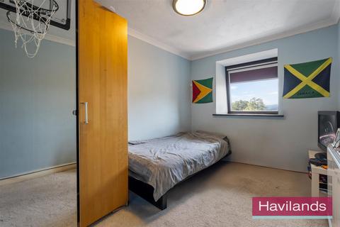 21 Woodridge Close, Enfield, EN2 8HJ