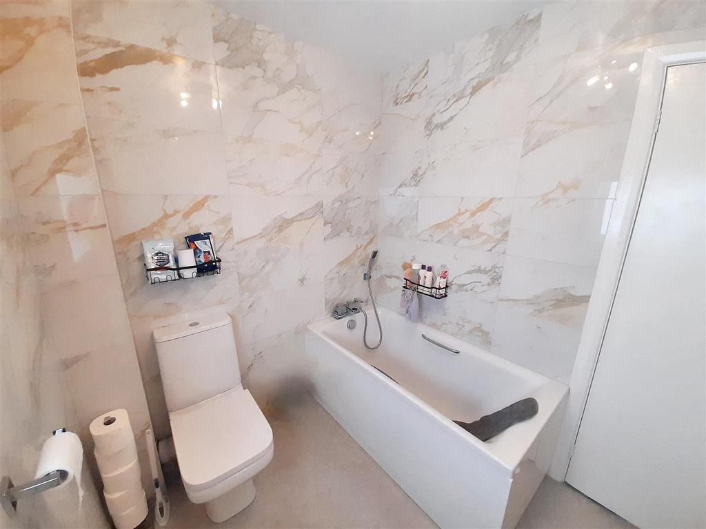 Bathroom 1 new.jpg
