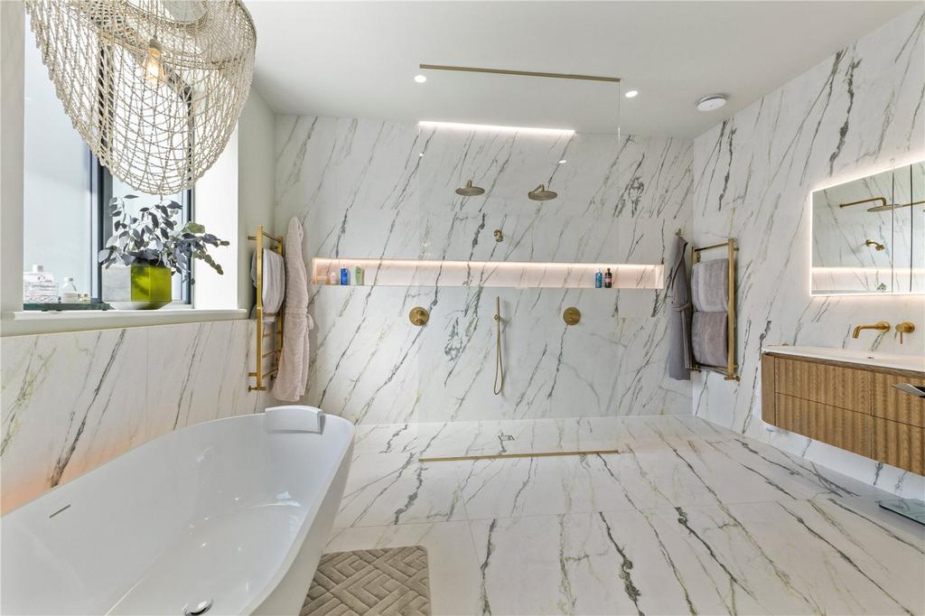 Principal Bathroom