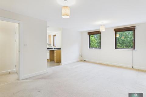 2 bedroom flat for sale, Oakwood Court, Crawley RH11