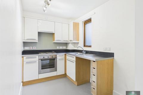 2 bedroom flat for sale, Oakwood Court, Crawley RH11